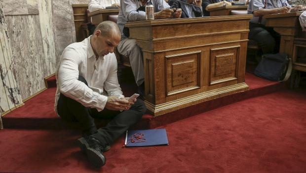 Yunan Maliye Bakanı'nın çaresiz halleri