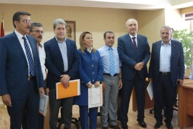 25.Dönem AK Parti Malatya Milletvekillri Mazbatalarını Aldı