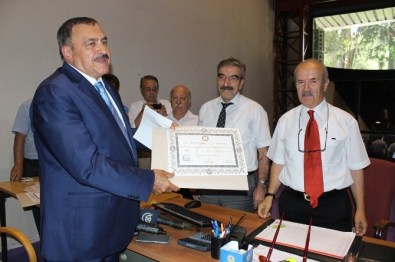 Bakan Eroğlu Mazbatasını Aldı