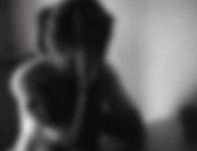 Dini motifleri kullanarak cinsel istismara hapis