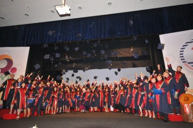 Diş Hekimliği Fakültesi 88 Mezun Verdi