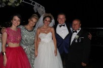 EMRE ALTUĞ - Emre Altuğ, Kuşadası'nda Nikah Şahidi Oldu