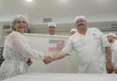 Fransız Diplomat Baklava Dersi Aldı