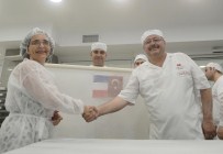 NADİR GÜLLÜ - Fransız Diplomat Baklava Dersi Aldı