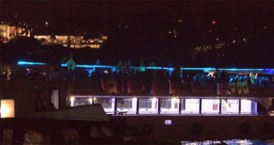 İstanbul'da Mursi Protestosu!