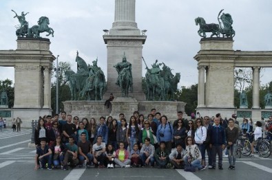 Kuşadası'nda 'Anadolu'dan Balkanlara Ritmik Adımlar' Projesi