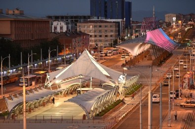 15 Dönümlük Meydanda Aydınlatma Çalışması