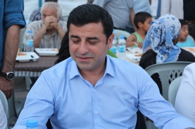 Demirtaş, İlk İftarını Çadırda Açtı