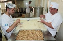 KADAYıF - Erzurum'da Ramazan Sofralarının Vazgeçilmez Tatlısı Açıklaması Kadayıf Dolması