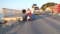 YAYA KALDIRIMI - İnebolu'daki Yeni Köprü Tehlike Saçıyor