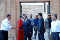 OĞUZHAN BINGÖL - Mardin Valisi Koçak, Bin 618 Yıllık Mor Gabriel Manastırını Ziyaret Etti
