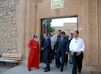 OĞUZHAN BINGÖL - Mardin Valisi Koçak, Mor Gabriel Manastırını Ziyaret Etti