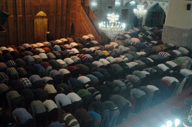 Van'da İlk Teravih Namazı Kılındı