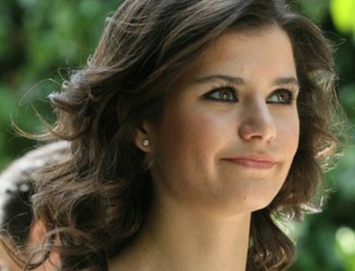 Beren Saat'te 3 bomba isim eşlik edecek