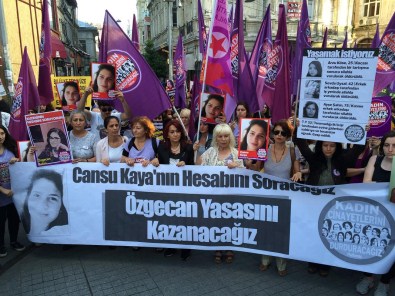 Beyoğlu'nda Cansu Kaya İçin Eylem