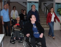 OMURİLİK FELÇLİLERİ - Engelli Öğrencilere Kıyafet Yardımı