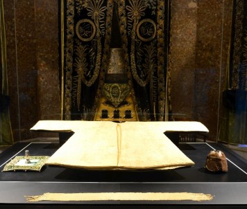 Hırka-İ Şerif Ziyarete Açıldı