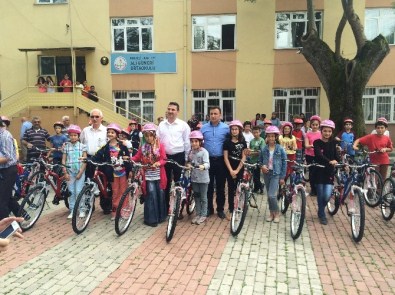 Kartepe'de Bisikletini Almayan 5. Sınıf Öğrencisi Kalmadı