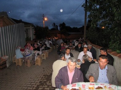 Köy İmamı Tüm Köye İftar Yemeği Verdi
