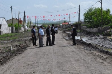 Köy Yollarında Kumlama Ve Yol Genişletme Çalışmaları