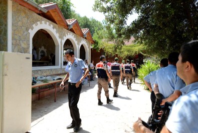 Kumluca'da Kaçak İnşaat Yıkıldı