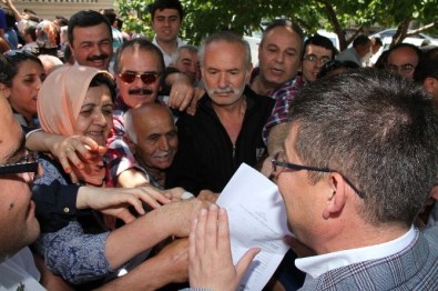 AK Parti'nin Ev Vaadine Büyük İlgi