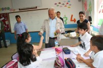 Devrek'te Öğrencilere Kuru Üzüm Dağıtımı Yapıldı