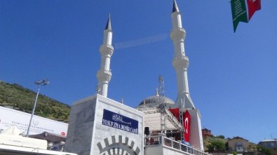 İliç'e İnşa Edilen Yusuf Ziya Demir Camisi İbadete Açıldı