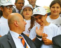 TAHTEREVALLI - Kocasinan'dan Çocuklara Parklarda Karne Hediyesi