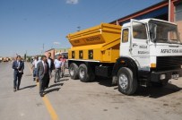 DAMPERLİ KAMYON - Niğde Belediyesi Araç Parkuruna Asfalt Yama Aracı Kazandırdı