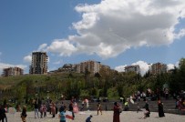 UÇURTMA ŞENLİĞİ - Pursaklar'da Uçurtmalar Gökyüzüne Bırakıldı