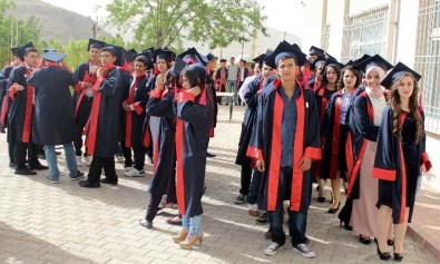 Savur Nuri Cıngıllıoğlu Anadolu Lisesi'nde Mezuniyet Sevinci