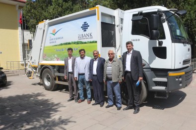 Şereflikoçhisar Belediyesine Çöp Toplama Kamyonu Hibe Edildi