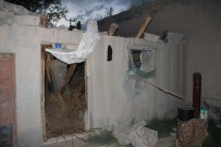 KONAKLı - Iğdır'da Kerpiç Ev Çöktü Açıklaması 3 Yaralı