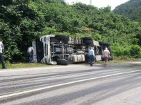 BOLAMAN - Tır, Virajı Alamayarak Yan Yattı Açıklaması 1 Yaralı