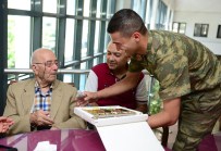 Askerden Huzurevine Babalar Günü Ziyareti