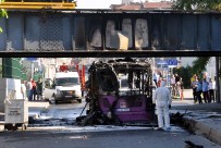YAKIT TANKI - Fatih'te Üst Geçide Çarpan Otobüsün Yanması