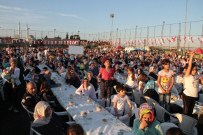 Gaziosmanpaşa'da 10 Bin Kişi İftarda Buluştu