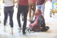 DUYGU SÖMÜRÜSÜ - Hakkari Batı'dan Gelen Dilencilerden Geçilmiyor
