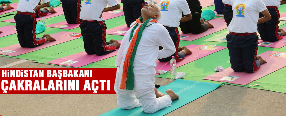 Hindistan Başbakanı Modi 35 bin kişiyle yoga yaptı