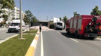 MİNİBÜS ŞOFÖRÜ - Karşı Şeride Geçen Kamyon Minibüse Çarptı Açıklaması 3 Yaralı