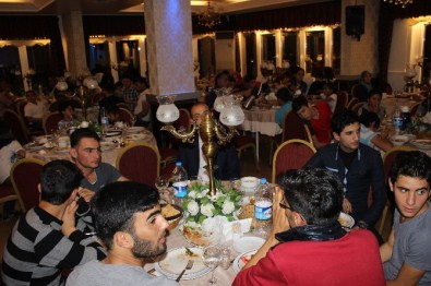 Kayseri Ülkü Ocaklarından Doğu Türkistanlılar Ve Türkmen Ailelere İftar