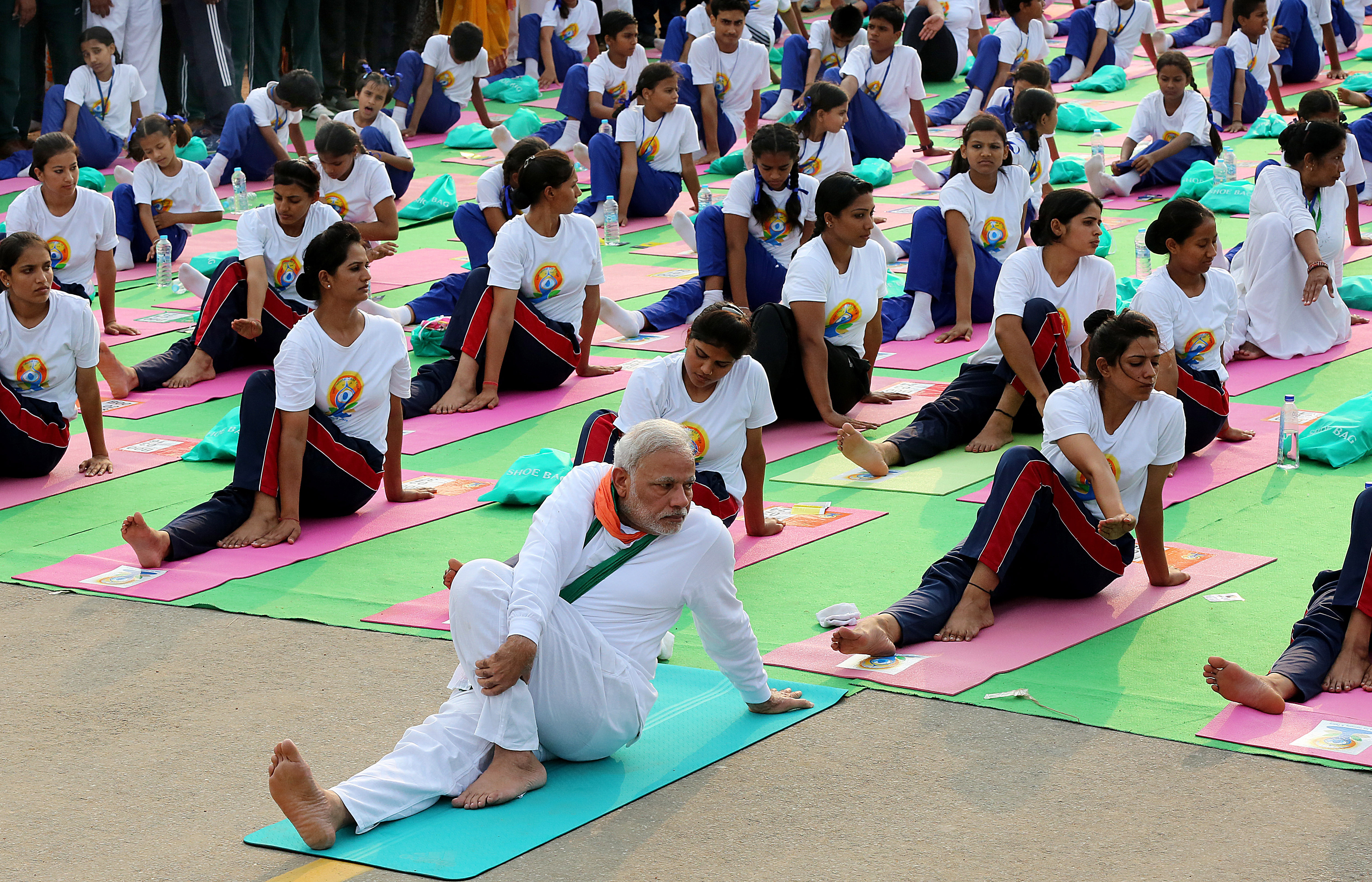 Hindistan Başbakanı Modi 35 bin kişiyle yoga yaptı