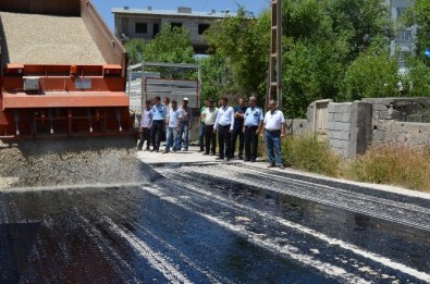 Adilcevaz'da Yol Yapım Çalışmaları Devam Ediyor