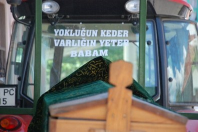 Babalar Günü'nde Ölen Babalarını Son Yolculuğuna Uğurladılar