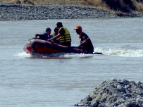 Batman'da Çayda Mahsur Kalan 5 Kişi Kurtarıldı