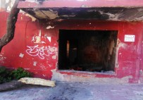 KANARYA MAHALLESİ - İstanbul'da Metruk Binadan Cephanelik Çıktı