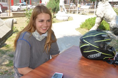 Kadın Hakları İçin Motosikletle Türkiye'yi Dolaşıyor