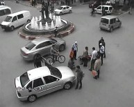 İLGİNÇ GÖRÜNTÜ - Kazalar An Be An Güvenlik Kameralarına Yansıdı