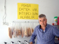 RAMAZAN PIDESI - Mahalleliden 'Askıda Ekmek Ve Pide' Yardımı